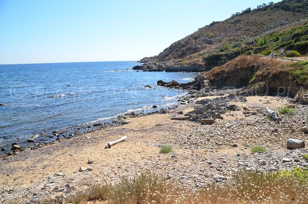 Criques à côté de la plage de Bonne Terrasse