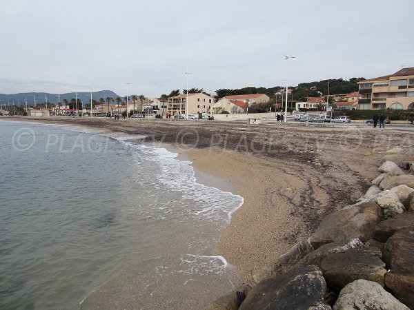 Plage publique de Brutal Beach à Six Fours dans le Var