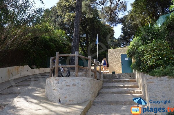 Accès à la plage des Bonnettes - Le Pradet