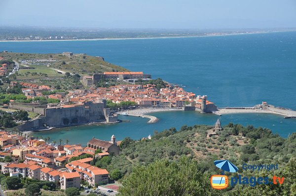 Bucht von Collioure mit dem Strand Boramar