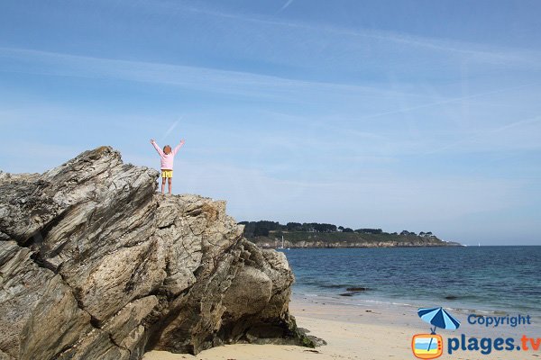 Rochers sur la plage de Bordardoué à Belle Ile