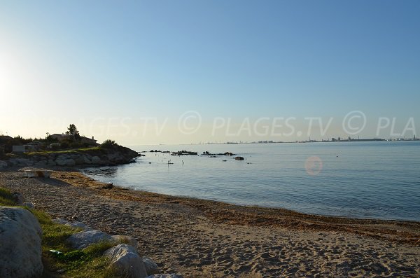 Piccolo porto accanto alla spiaggia di Port de Bouc