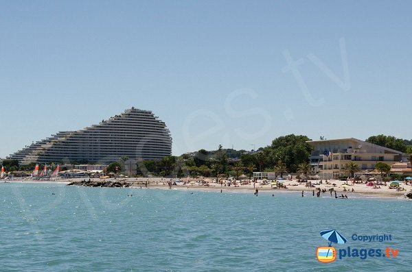 Vue depuis la mer de la plage des Bouches du Loup - Villeneuve-Loubet