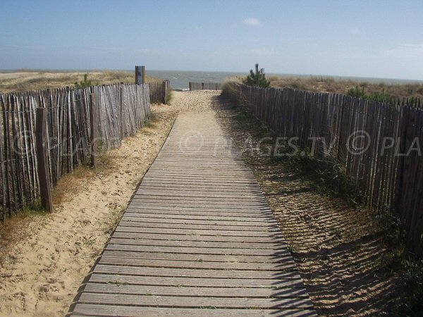 Chemin d'accès à la plage de Grière