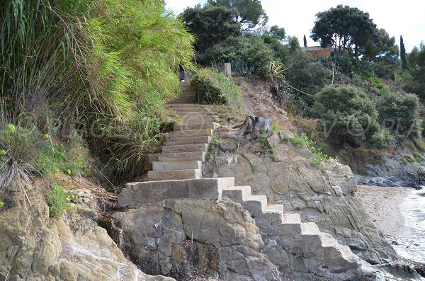 Treppe zum Strand von Bouillabaisse