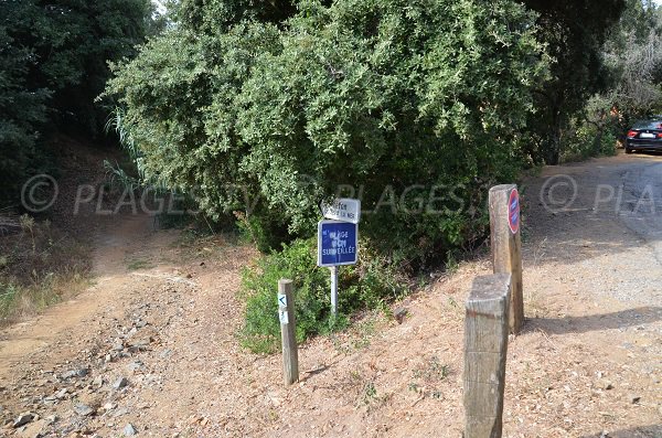 Access to the Bouillabaisse beach in La Croix Valmer