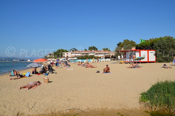 Überwachter Strand in Saint-Tropez - La Bouillabaisse