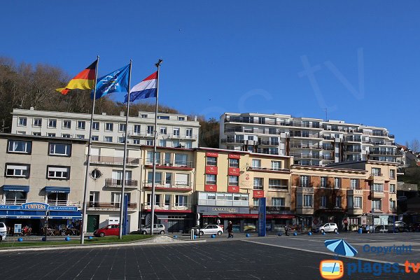 Shops and restaurants in the area of Boulogne sur Mer beach