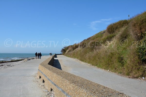 Digue promenade le long de la plage du Bout du Monde - Ste Adresse