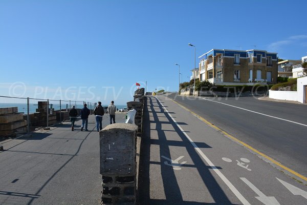 Access to Bout du Monde Beach