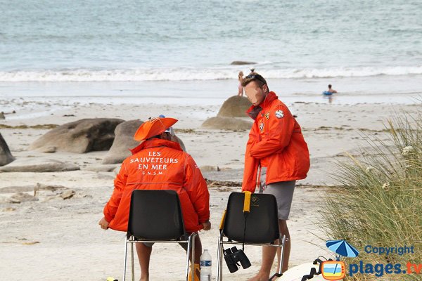 Plage surveillée à Kerlouan