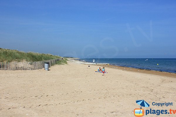 Photo of Graye sur Mer beach in France