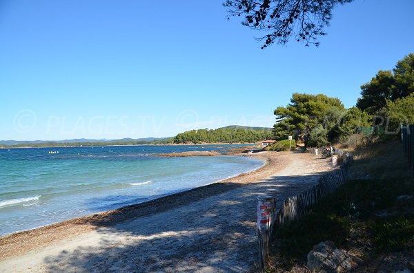 Ombre sur la plage de Brégançon