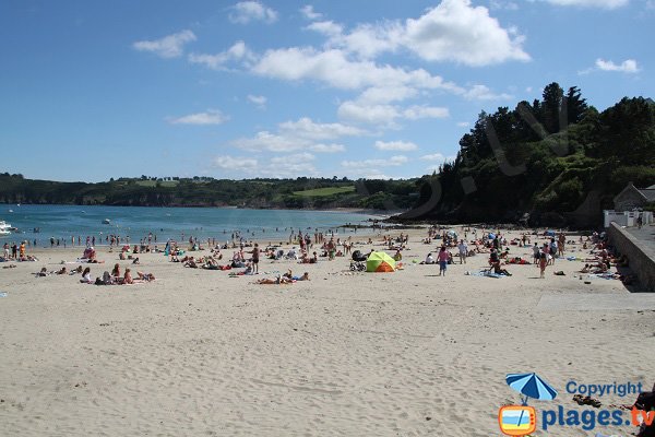 Plage du Bréhec en bretagne en été