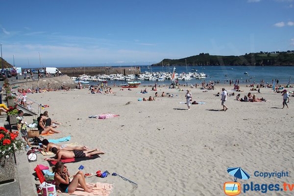 Bréhec et sa plage en été en Bretagne