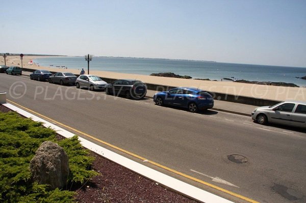 Vista generale della spiaggia di Brebis dalla strada e dal porto di La Turballe