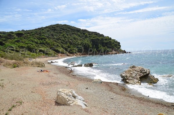 Brouis beach in La Croix Valmer on the coastal path