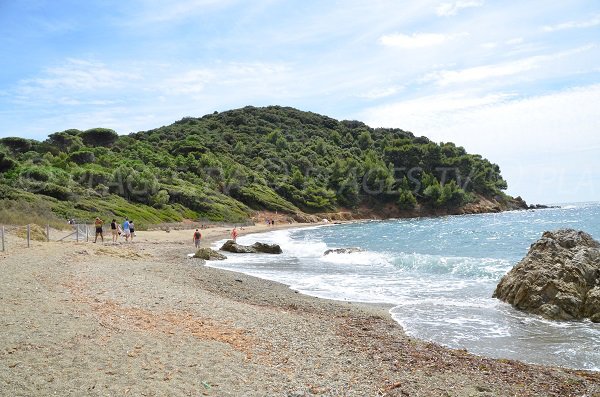 Plage sur le sentier du littoral du Cap Lardier - Les Brouis