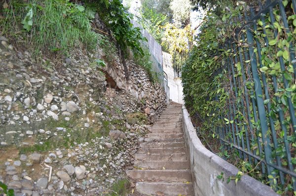 Access to Buse beach in Roquebrune