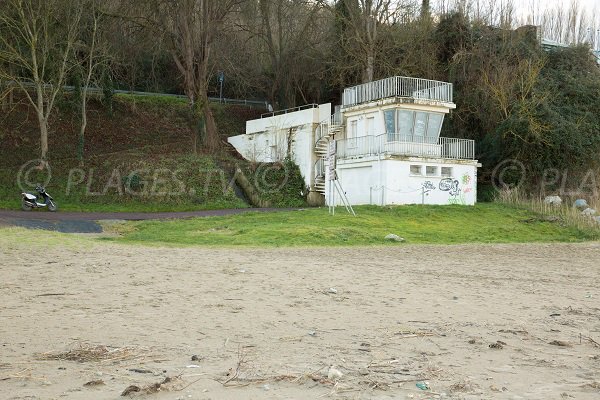 lifeguard station on the Butin beach in Honfleur