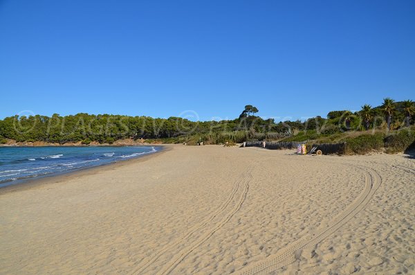 Plage de Cabasson dans le Var le matin