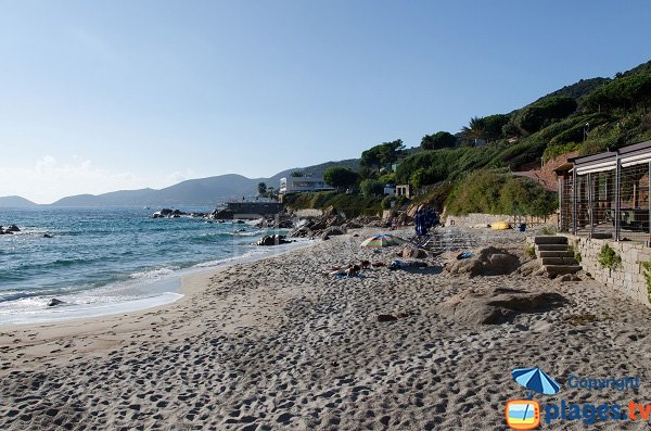 Spiaggia situata dopo la residenza del cantante Tino Rossi 