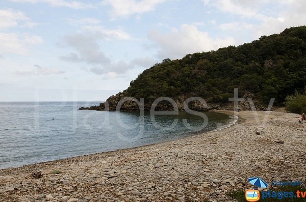 Plage de galets à Solenzara à côté de la cala d'oro