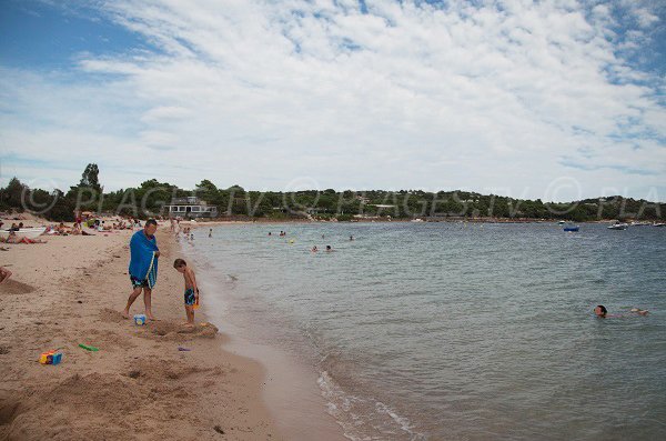 Photo de la plage de Cala Rossa de Porto Vecchio - Lecci