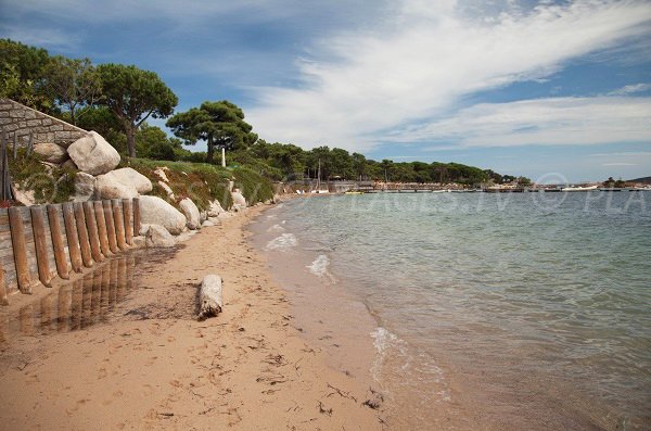 Plage de Cala Rossa avant le Grand hôtel