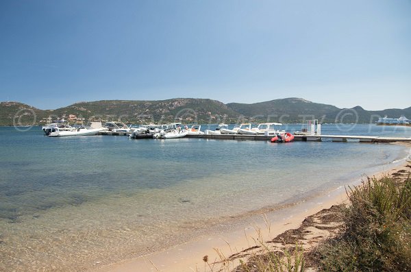 Plage proche du port de Porto-Vecchio