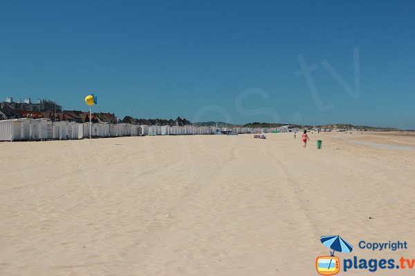 Plage de Calais avec vue sur les dunes de Sangatte