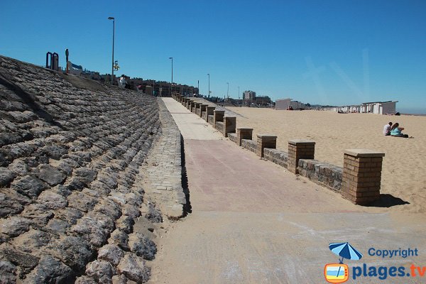 Accès handicapé sur la plage de Calais