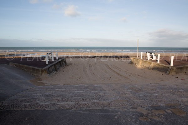 Accès à la plage de la Caline à Bernières