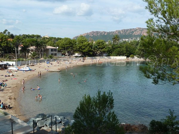 Plage du Camp Long à proximité de St Raphaël à Agay dans le Var