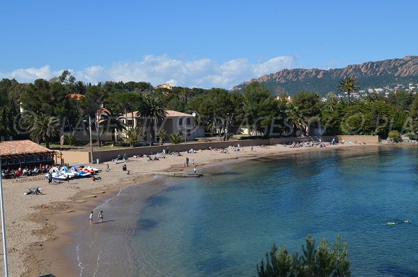 Plage au Dramont avec location de pédalos