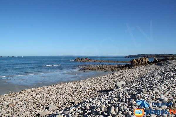 Plage à proximité du camping de la mer à Plougasnou