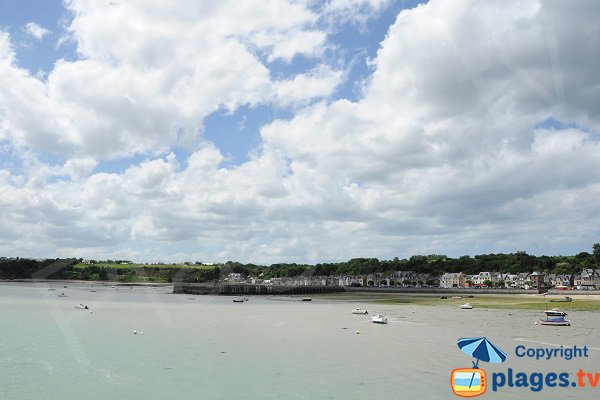 Beach Cancale towards the hold of the Epi