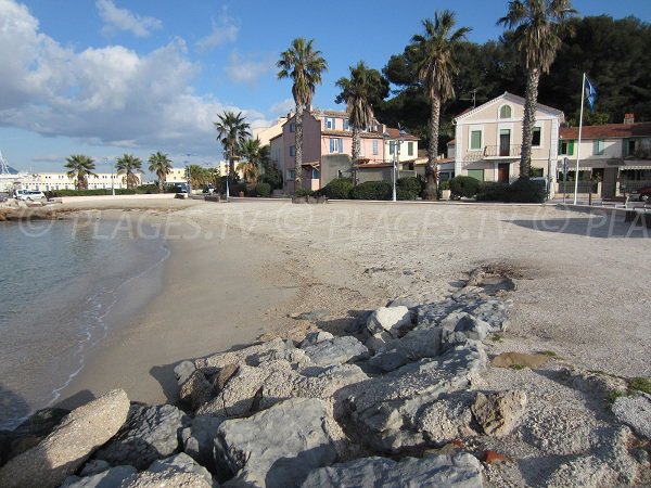 Beach at the entrance of Saint Mandrier port