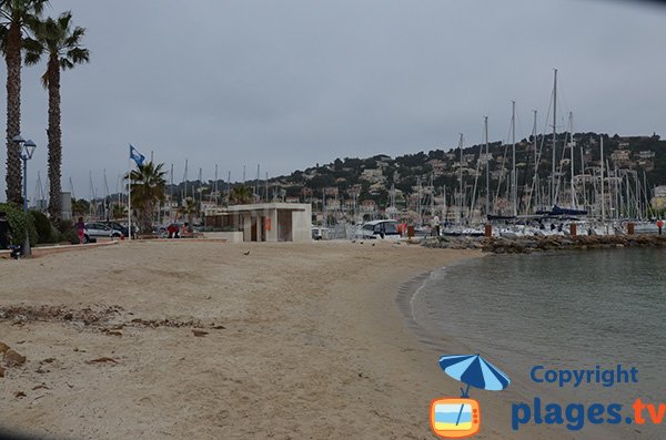 Sanitaire sur la plage des Canons - Saint Mandrier