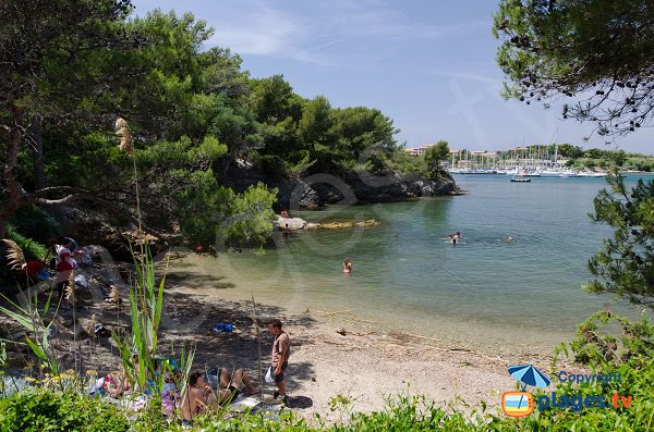 Plage du Canouvié sur l'ile des Embiez