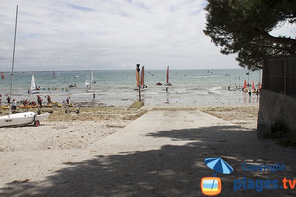 Cale de mise à l'eau sur la plage du Cap Coz