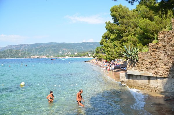 Access to the Cape Nègre creek in Lavandou