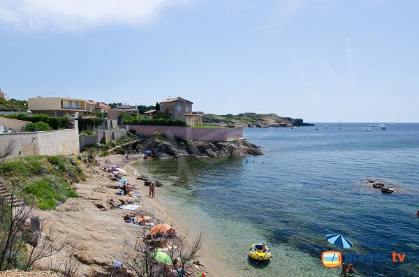 Plage de sable dans le Cap Nègre à Six Fours