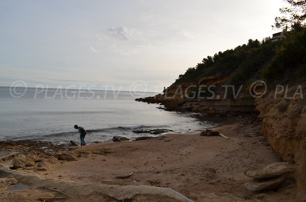 Plage de sable du Cap Rousset dans les Bouches du Rhône