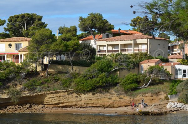 Petite crique du Cap Rousset à Carry