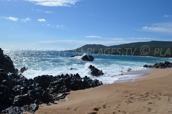 Cove with black rocks in Olmeto