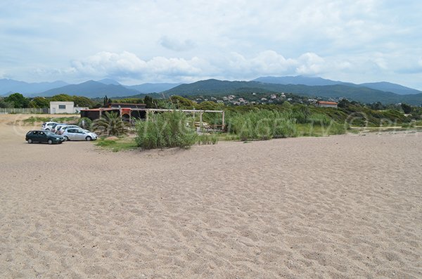 Paillote sur la plage de Capitello à Porticcio