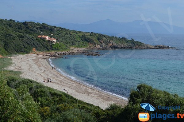 Plage sauvage à Cargèse en Corse