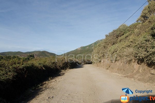 Piste pour la plage du Capo di Feno