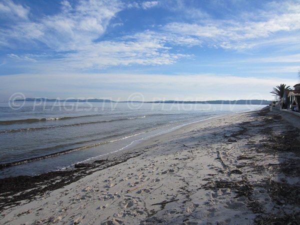 Beach and restaurants of the Capte in Hyères